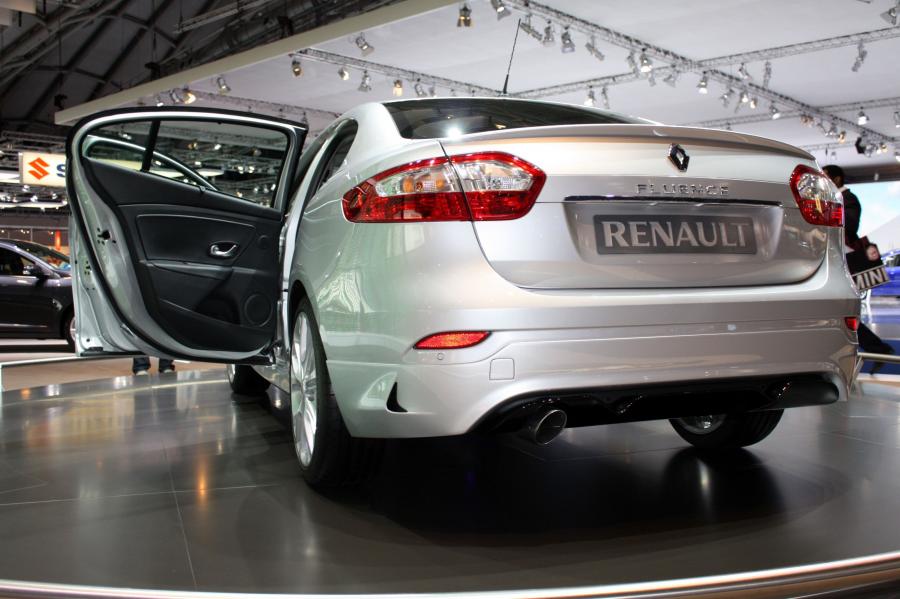  Renault Fluence 2010 года  (фото 8 из 146)